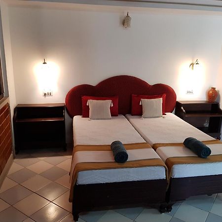 טקאדי Kairali Palace Home Stay מראה חיצוני תמונה