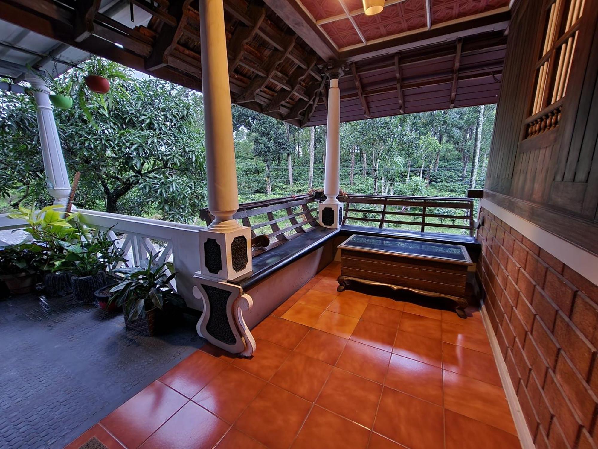 טקאדי Kairali Palace Home Stay מראה חיצוני תמונה