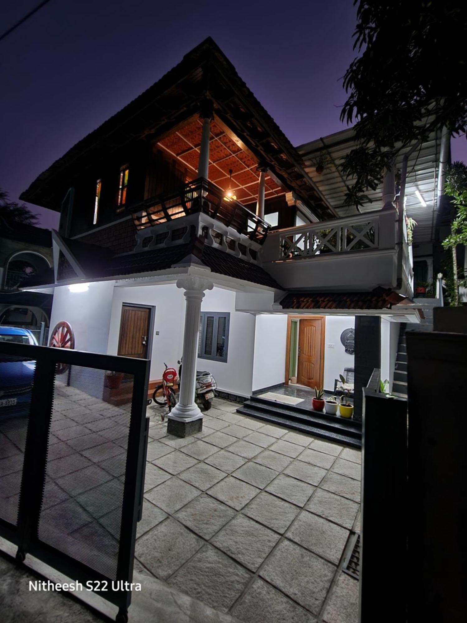 טקאדי Kairali Palace Home Stay מראה חיצוני תמונה