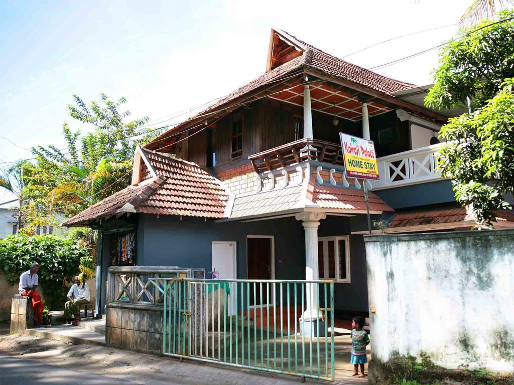 טקאדי Kairali Palace Home Stay חדר תמונה